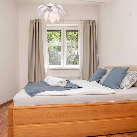 Castle View Apartment With Free Parking Pressburg Exterior foto