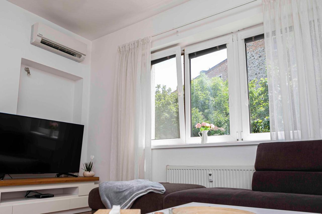 Castle View Apartment With Free Parking Pressburg Exterior foto