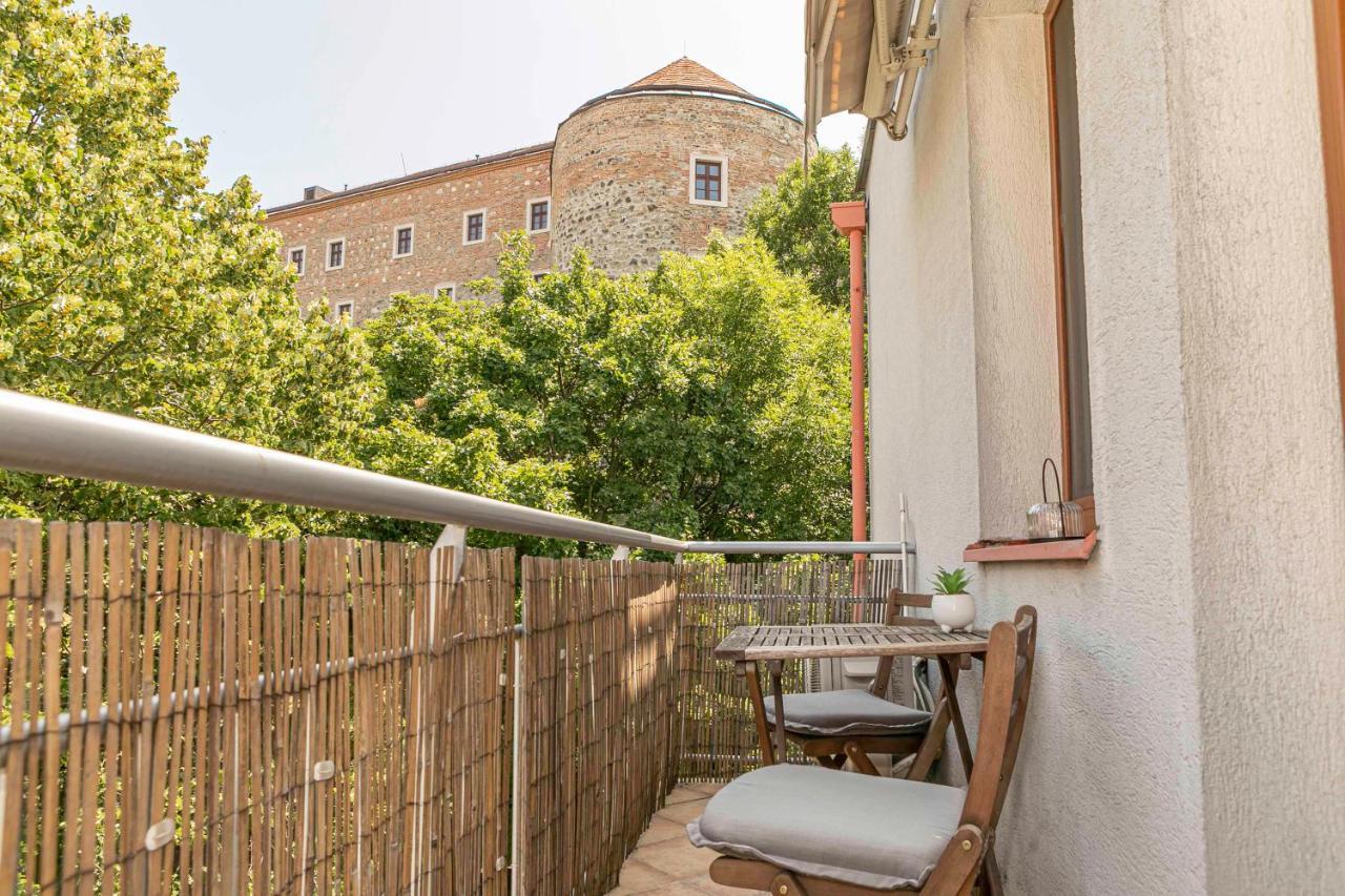 Castle View Apartment With Free Parking Pressburg Exterior foto