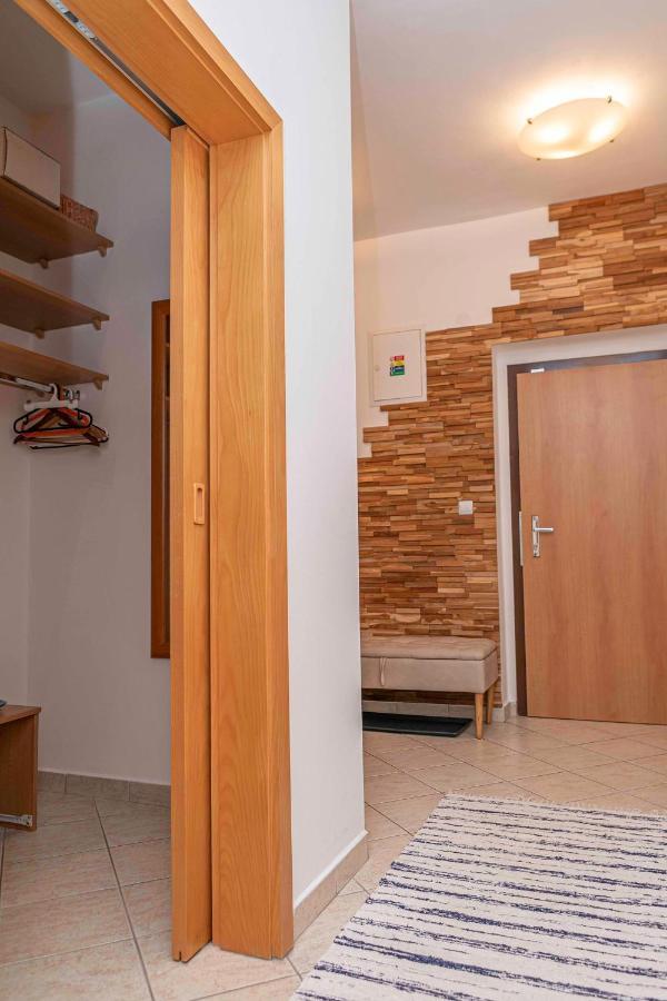 Castle View Apartment With Free Parking Pressburg Exterior foto