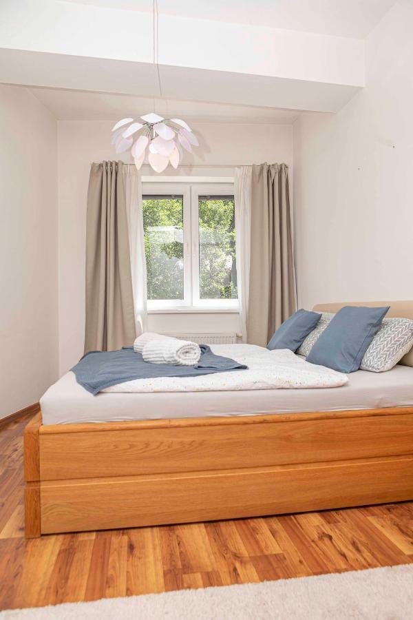 Castle View Apartment With Free Parking Pressburg Exterior foto