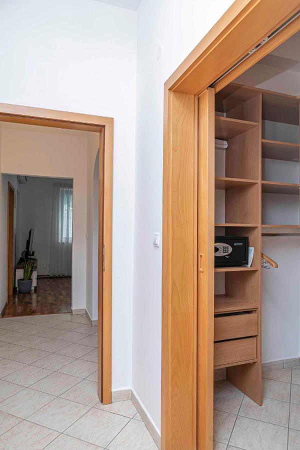 Castle View Apartment With Free Parking Pressburg Exterior foto