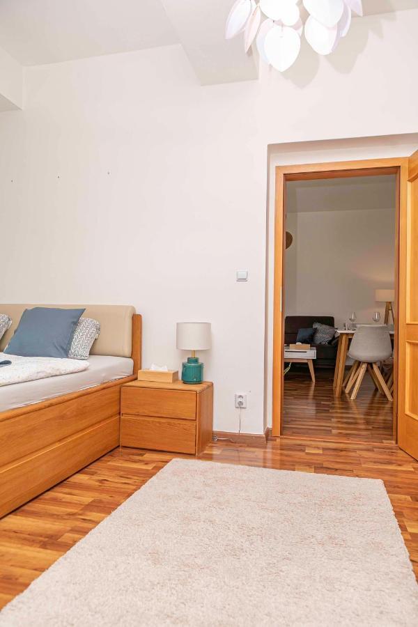 Castle View Apartment With Free Parking Pressburg Exterior foto