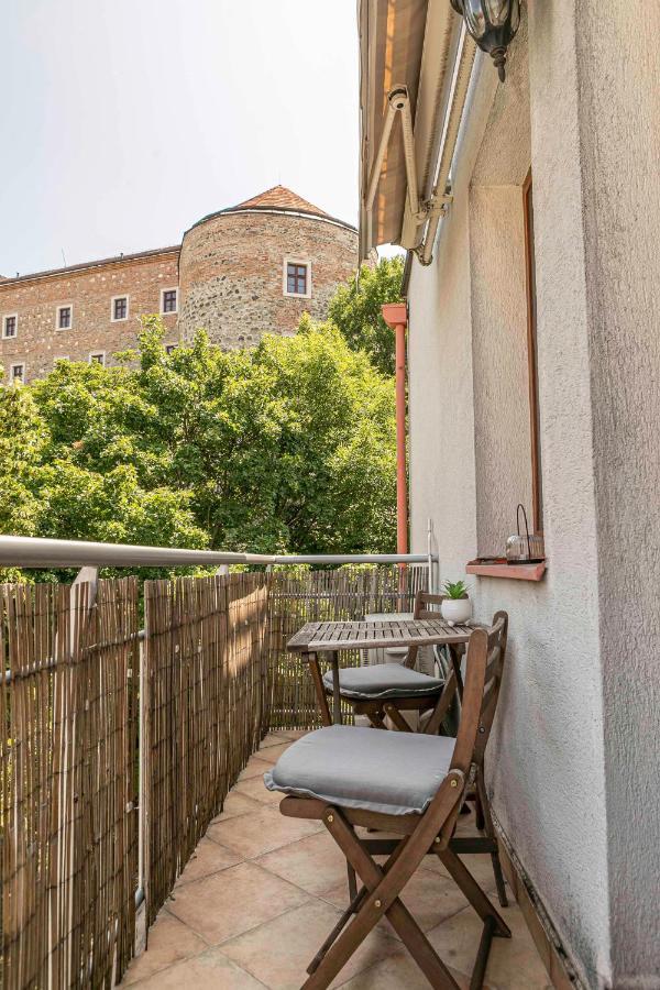 Castle View Apartment With Free Parking Pressburg Exterior foto