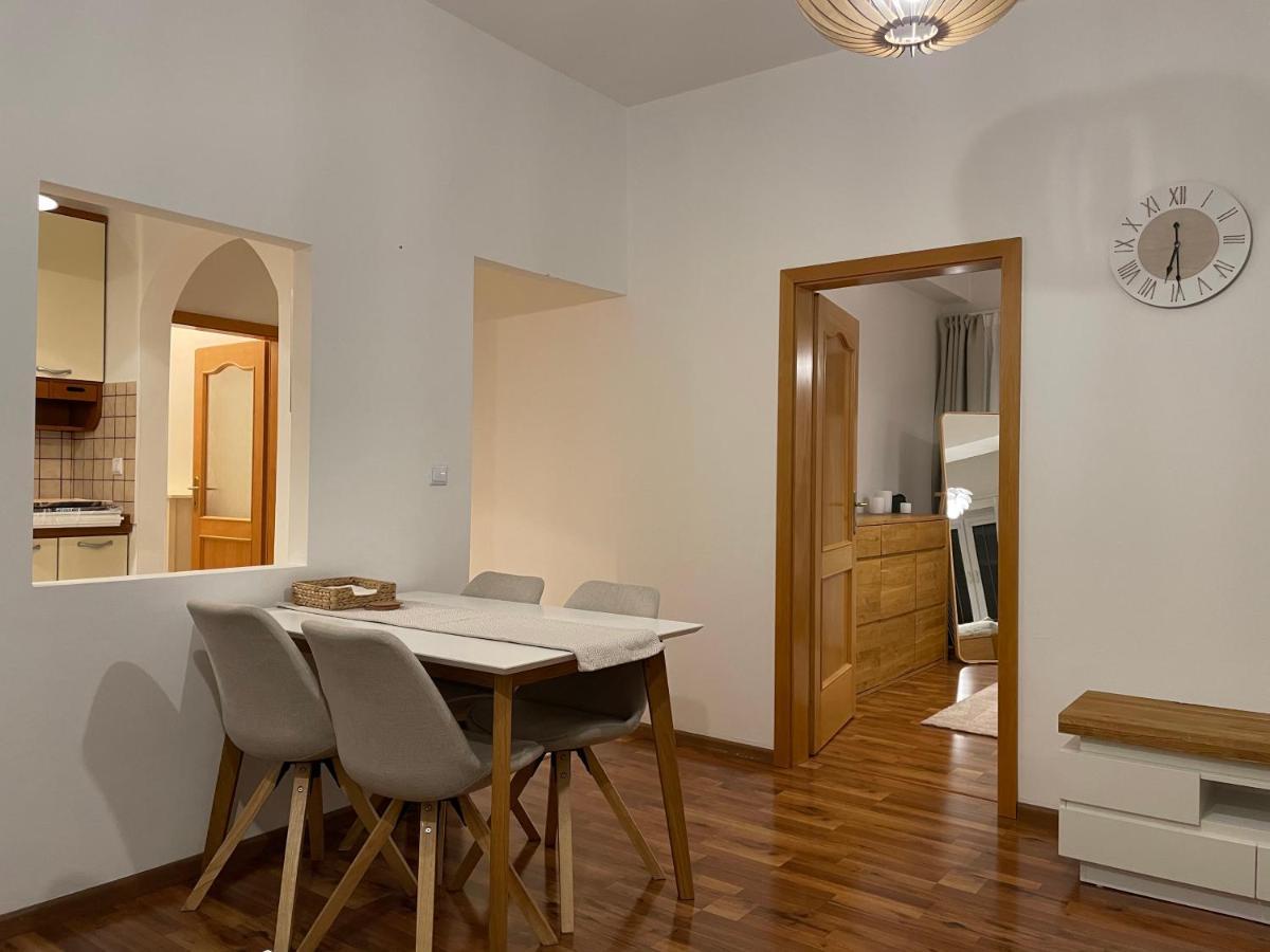 Castle View Apartment With Free Parking Pressburg Exterior foto