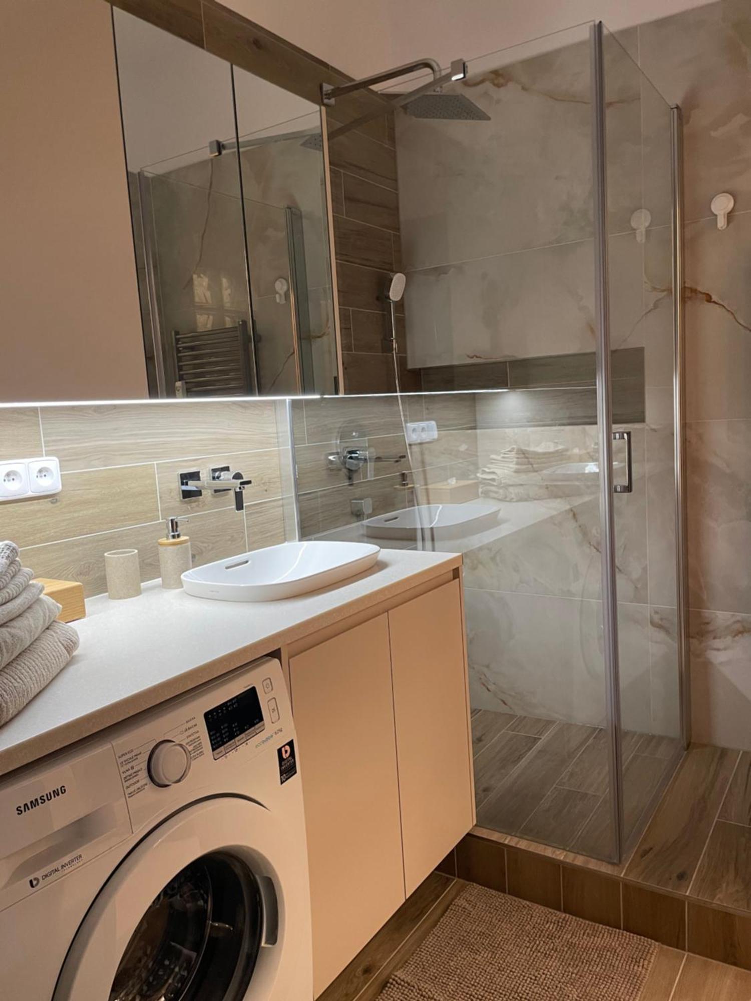 Castle View Apartment With Free Parking Pressburg Exterior foto